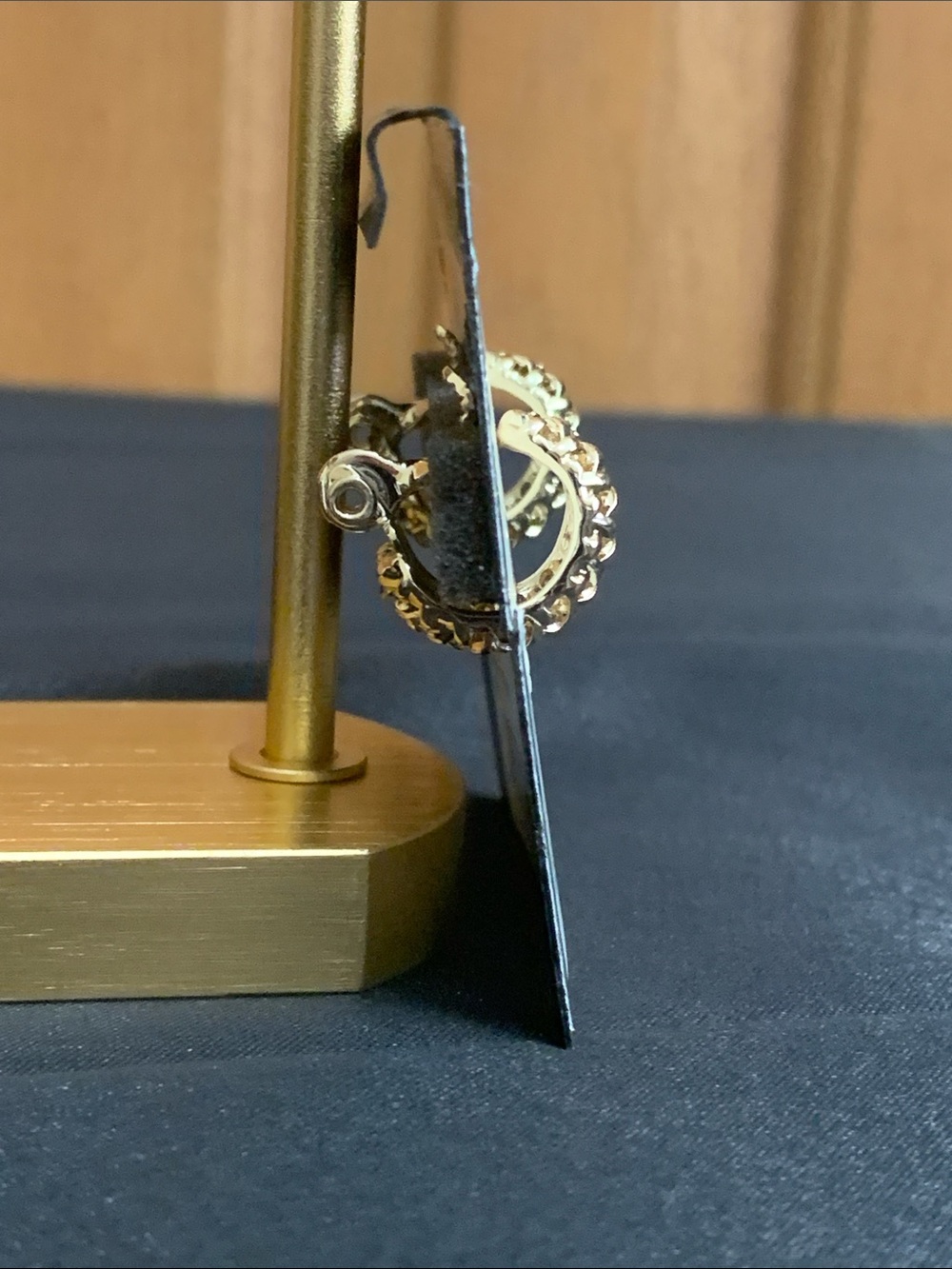 NWT Napier gold tone cut out clip on earrings - Picture 2 of 3